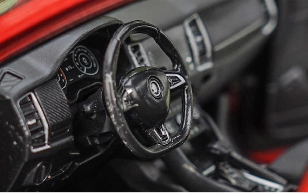 [OEM] 1:18 Skoda 2018 Karoq GT röd modellbil Die-Cast