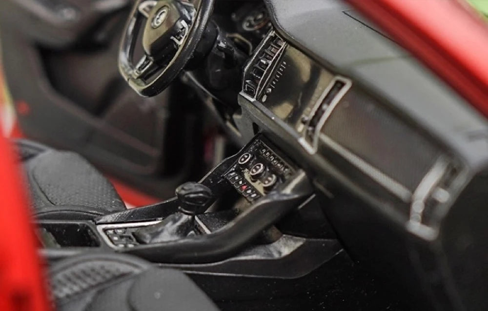 [OEM] 1:18 Skoda 2018 Karoq GT Red Model Car Die-Cast