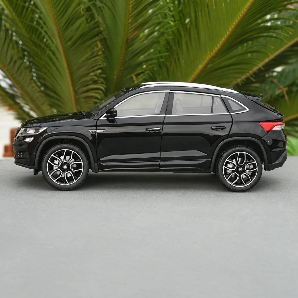 OEM Skoda 2018 Kodiaq GT Black 1:18 – Collectible Diecast Model Die-Cast
