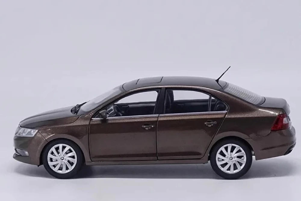 [OEM] 1:18 Skoda 2018 Rapid Brown Model Car Die-Cast
