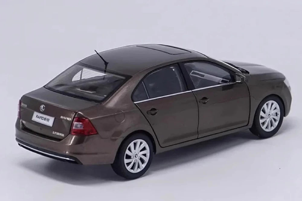 [OEM] 1:18 Skoda 2018 Rapid Brown Model Car Die-Cast