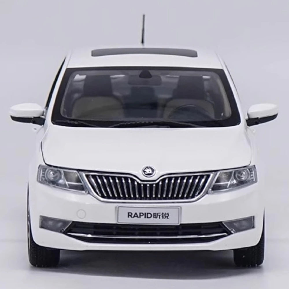 [OEM] 1:18 Skoda 2018 Rapid White Model Car Die-Cast