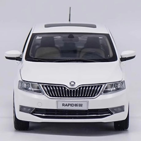 [OEM] 1:18 Skoda 2018 Rapid White Model Car Die-Cast