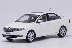 [OEM] 1:18 Skoda 2018 Rapid bianco modellino di auto Die-Cast