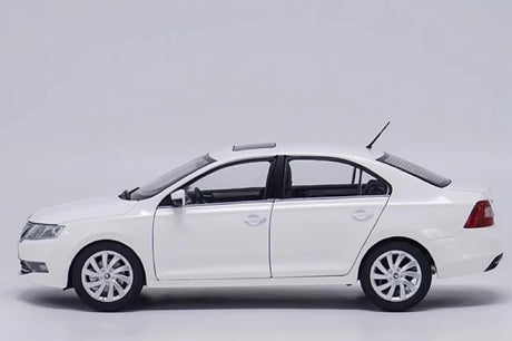 [OEM] 1:18 Skoda 2018 Rapid White Model Car Die-Cast