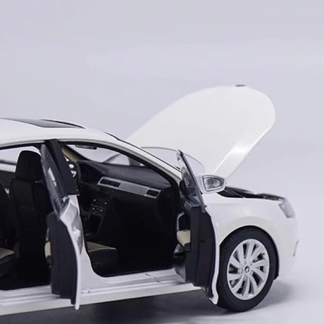 [OEM] 1:18 Skoda 2018 Rapid White Model Car Die-Cast