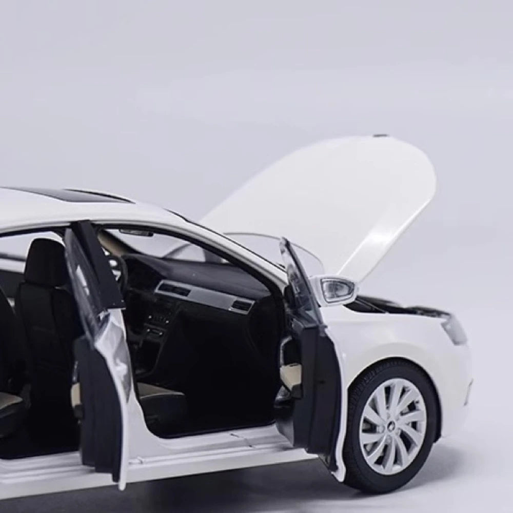 [OEM] 1:18 Skoda 2018 Rapid bianco modellino di auto Die-Cast