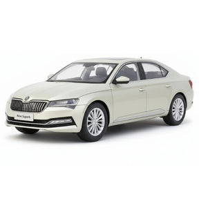 [OEM] 1:18 Skoda 2020 Superb guld modellbil Die-Cast