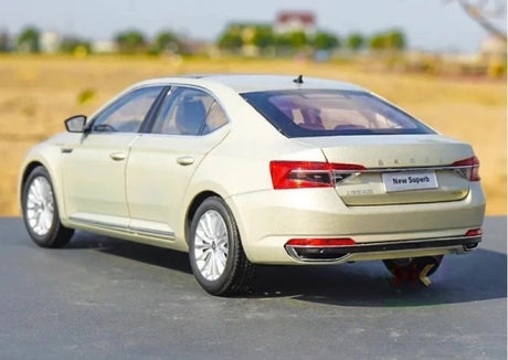 [OEM] 1:18 Skoda 2020 Superb Gold Model Car Die-Cast