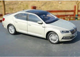 [OEM] 1:18 Skoda 2020 Superb guld modellbil Die-Cast
