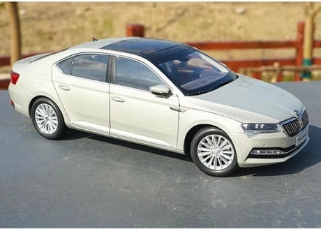 [OEM] 1:18 Skoda 2020 Superb Gold Model Car Die-Cast