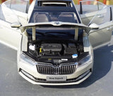 [OEM] 1:18 Skoda 2020 Superb guld modellbil Die-Cast