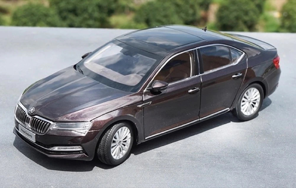 [OEM] 1:18 Skoda 2020 Superb Purple Model Car Die-Cast