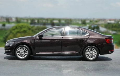 [OEM] 1:18 Skoda 2020 Superb Purple Model Car Die-Cast
