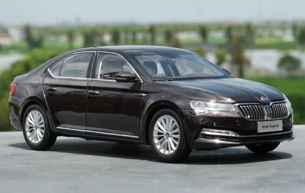 [OEM] 1:18 Skoda 2020 Superb Purple Model Car Die-Cast