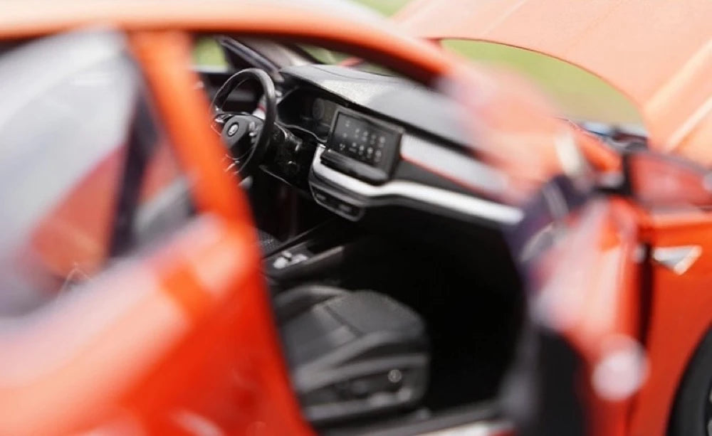 [OEM] 1:18 Skoda 2021 Octavia Orange Model Car Die-Cast