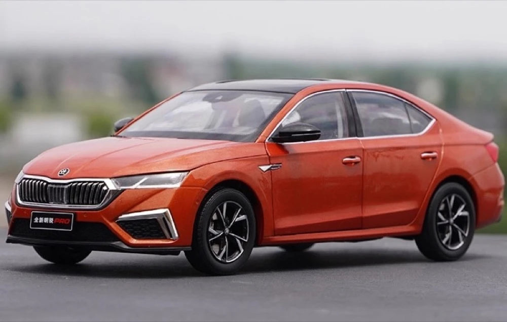 [OEM] 1:18 Skoda 2021 Octavia Orange Model Car Die-Cast