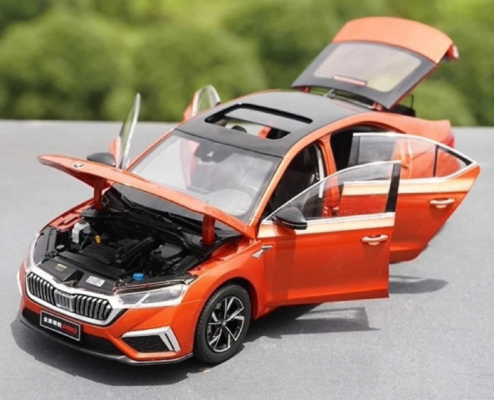 [OEM] 1:18 Skoda 2021 Octavia Orange Model Car Die-Cast
