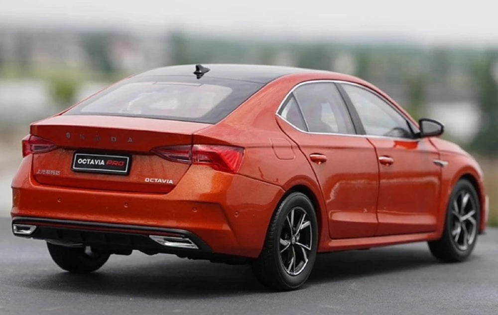 [OEM] 1:18 Skoda 2021 Octavia Orange Model Car Die-Cast