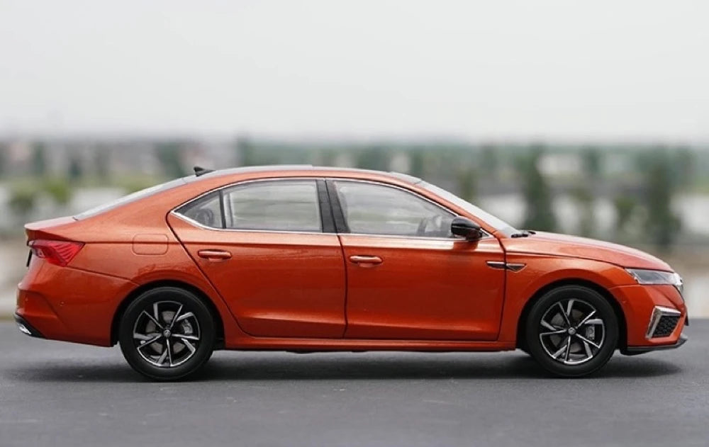 [OEM] 1:18 Skoda 2021 Octavia Orange Model Car Die-Cast