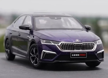 [OEM] 1:18 Skoda 2021 Octavia Purple Model Car Die-Cast