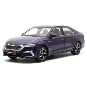 [OEM] 1:18 Skoda 2021 Octavia lila modellbil Die-Cast