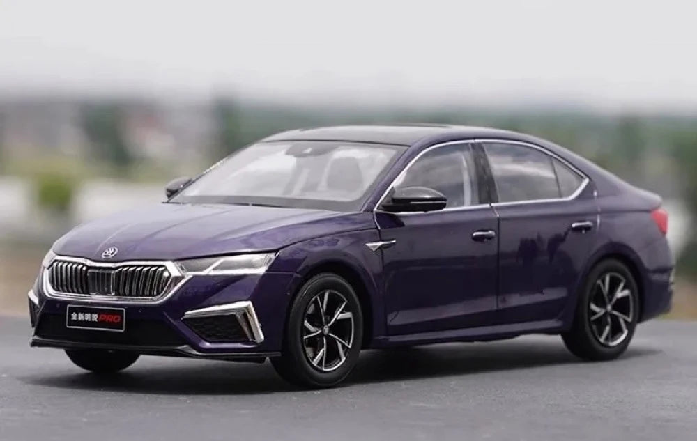 [OEM] 1:18 Skoda 2021 Octavia Purple Model Car Die-Cast