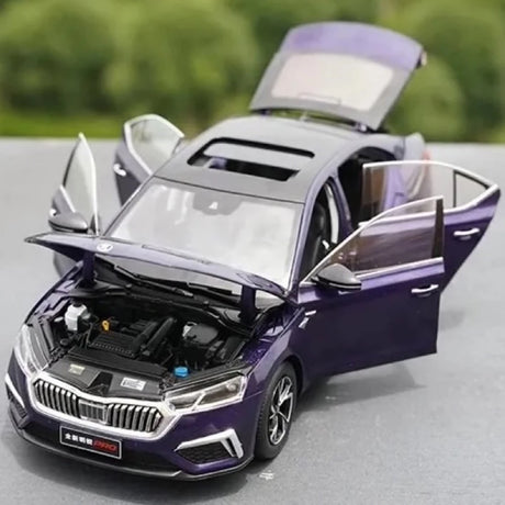 [OEM] 1:18 Skoda 2021 Octavia Purple Model Car Die-Cast