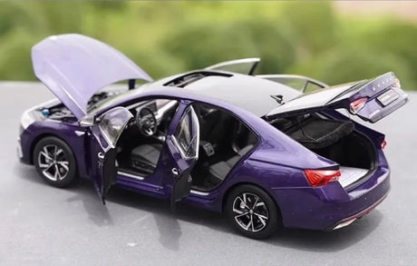 [OEM] 1:18 Skoda 2021 Octavia Purple Model Car Die-Cast