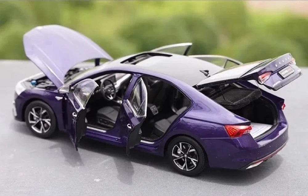 [OEM] 1:18 Skoda 2021 Octavia Purple Model Car Die-Cast