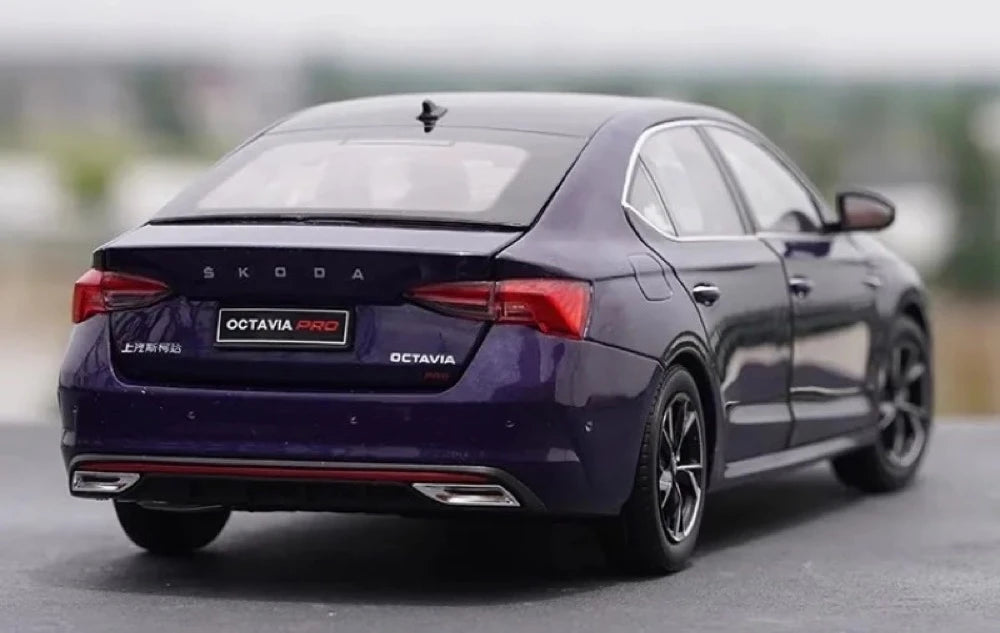 [OEM] 1:18 Skoda 2021 Octavia Purple Model Car Die-Cast