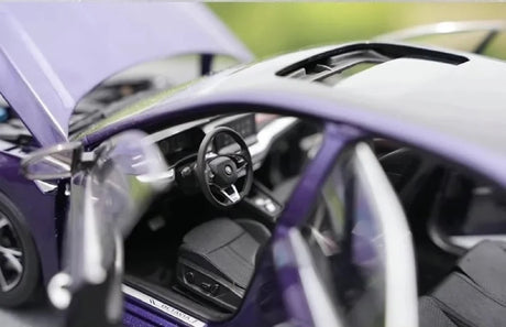 [OEM] 1:18 Skoda 2021 Octavia Purple Model Car Die-Cast