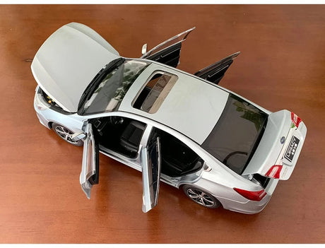 [OEM] 1:18 Subaru 2015 Legacy Silver Model Car Die-Cast