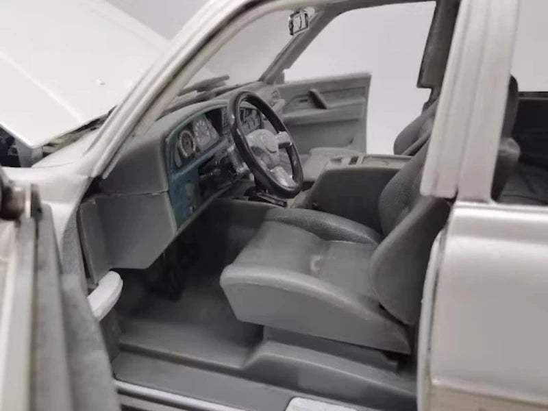 [OEM] 1:18 Toyota 1990 Land Cruiser 80 Series White Model Car Die-Cast