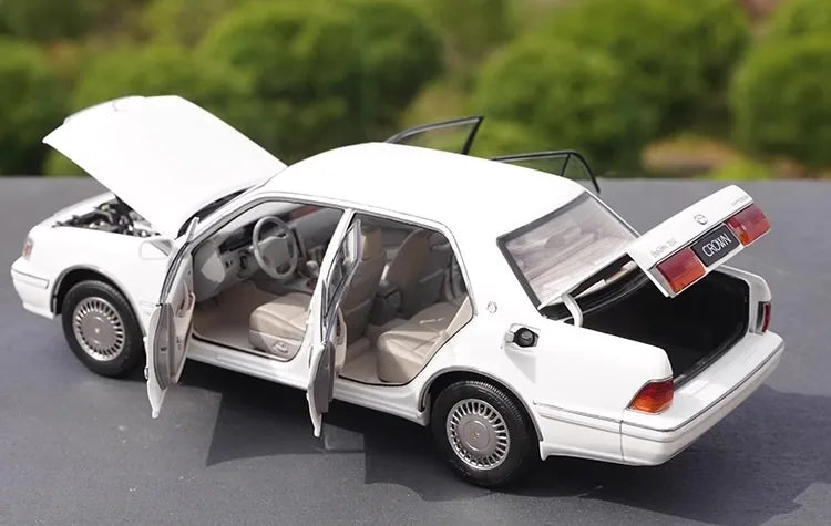 [OEM] 1:18 Toyota 1995 Crown 155 White Model Car Die-Cast