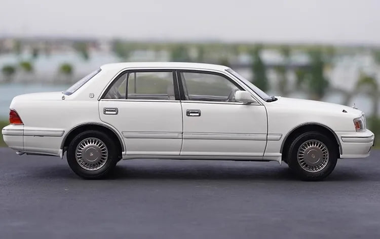 [OEM] 1:18 Toyota 1995 Crown 155 White Model Car Die-Cast