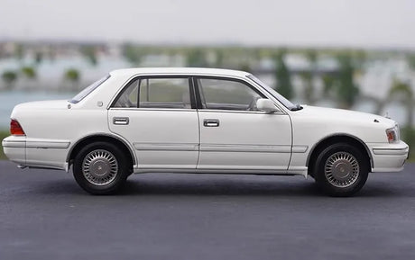 [OEM] 1:18 Toyota 1995 Crown 155 White Model Car Die-Cast