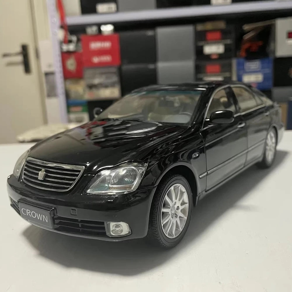 [OEM] 1:18 Toyota 2003 Crown S180 Black Model Car Die-Cast