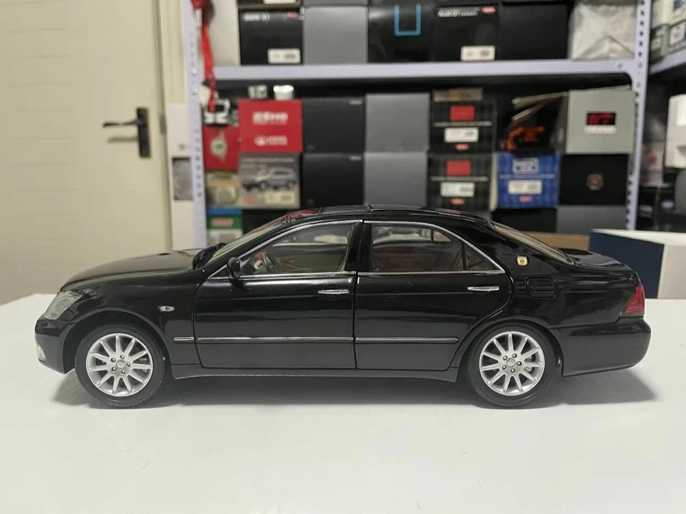 [OEM] 1:18 Toyota 2003 Crown S180 Black Model Car Die-Cast