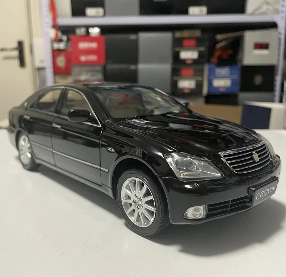 [OEM] 1:18 Toyota 2003 Crown S180 Black Model Car Die-Cast