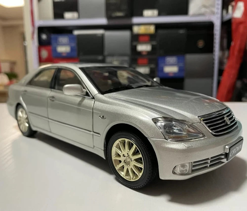 [OEM] 1:18 Toyota 2003 Crown S180 Silver Model Car Die-Cast
