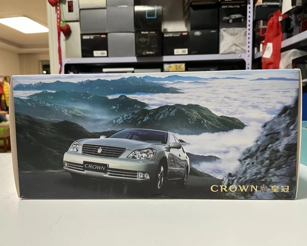 [OEM] 1:18 Toyota 2003 Crown S180 Silver Model Car Die-Cast