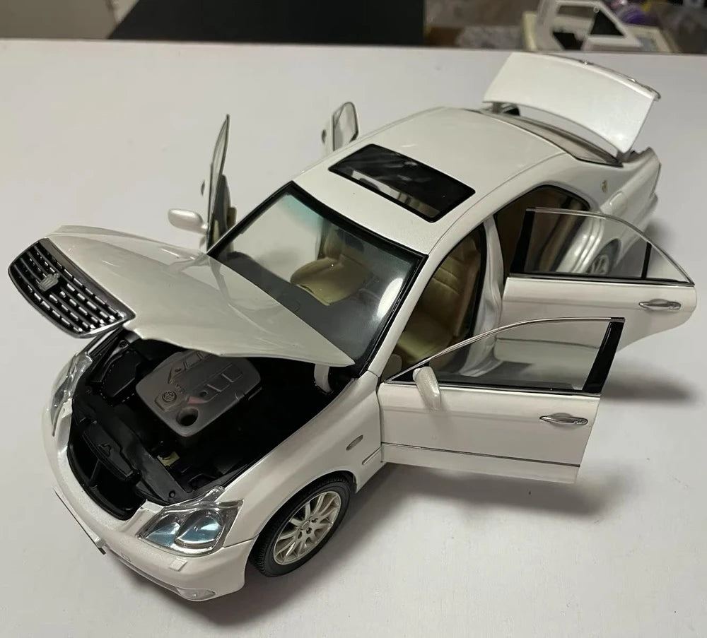 [OEM] 1:18 Toyota 2003 Crown S180 bianco modellino di auto Die-Cast
