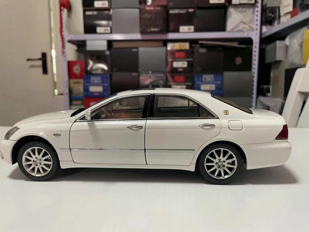 [OEM] 1:18 Toyota 2003 Crown S180 bianco modellino di auto Die-Cast