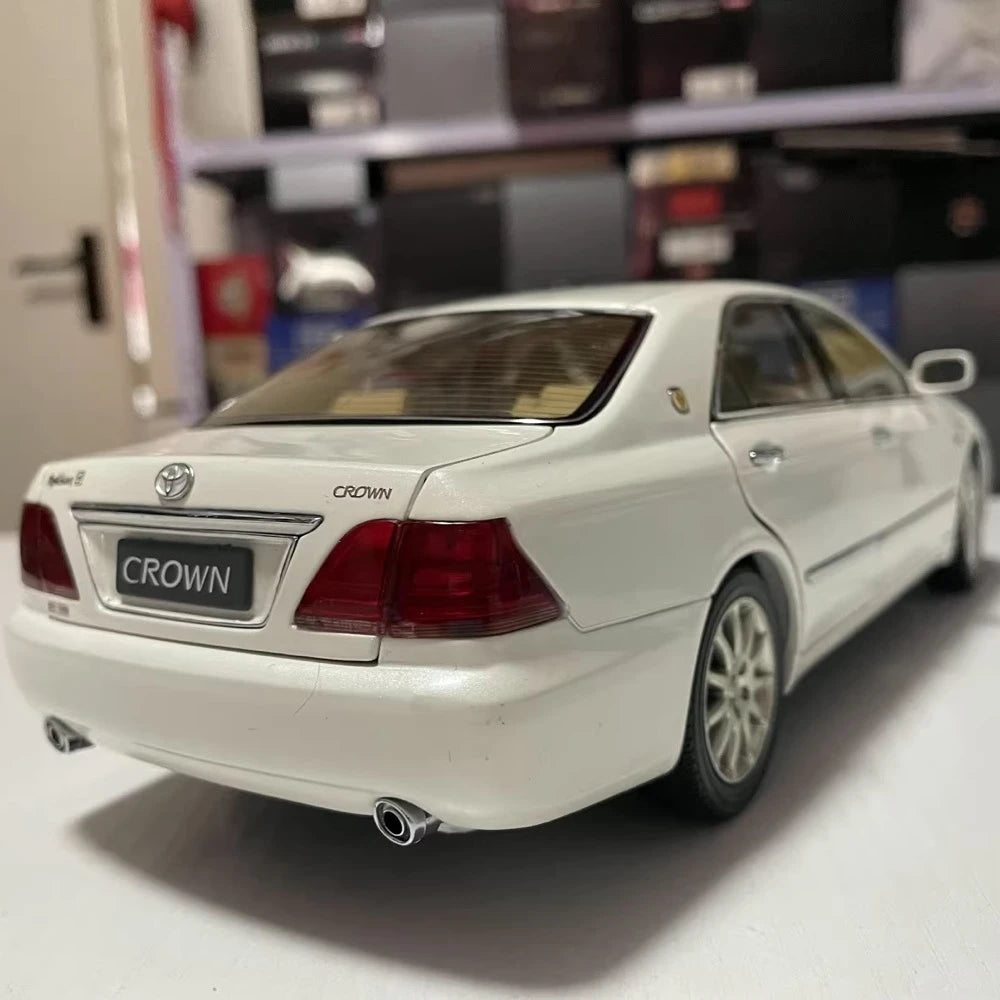 [OEM] 1:18 Toyota 2003 Crown S180 White Model Car Die-Cast
