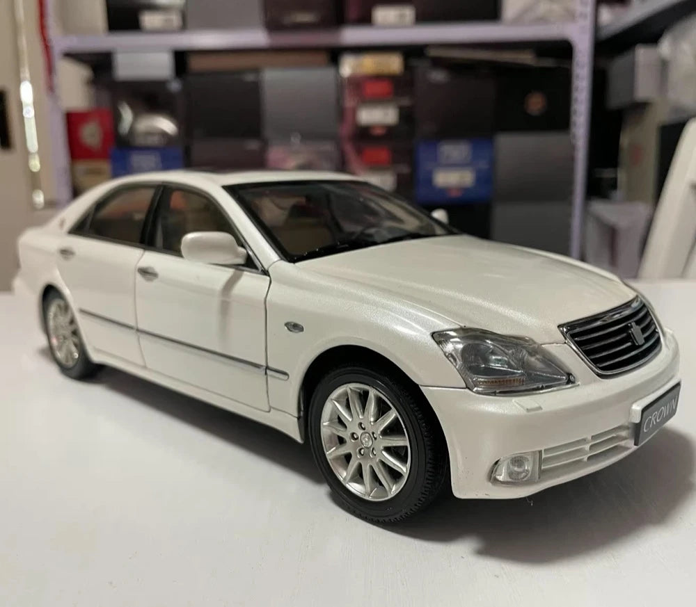 [OEM] 1:18 Toyota 2003 Crown S180 bianco modellino di auto Die-Cast