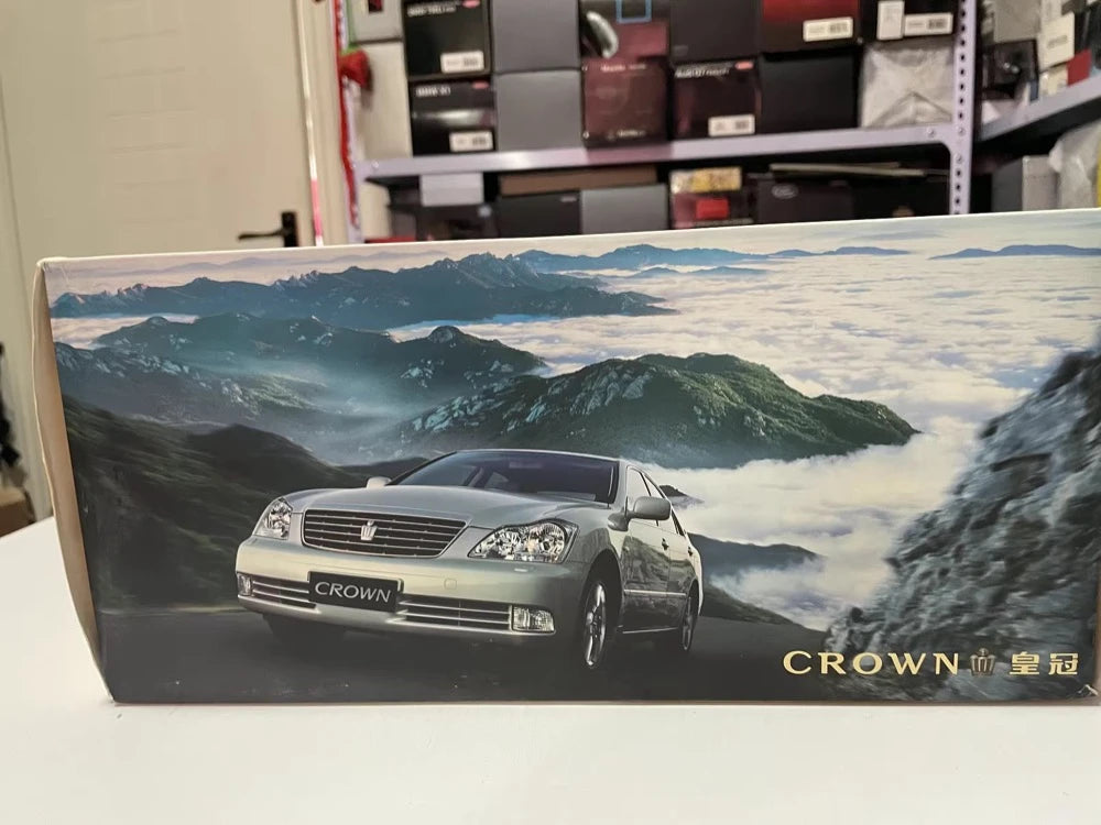 [OEM] 1:18 Toyota 2003 Crown S180 White Model Car Die-Cast