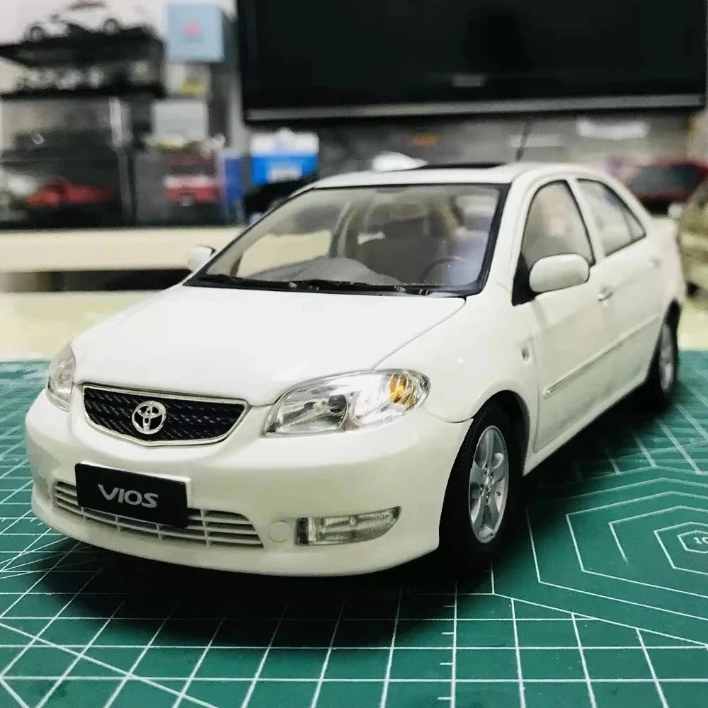 [OEM] 1:18 Toyota 2004 Vios XP40 White Model Car Die-Cast
