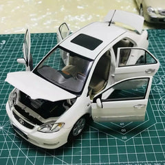 [OEM] 1:18 Toyota 2004 Vios XP40 White Model Car Die-Cast