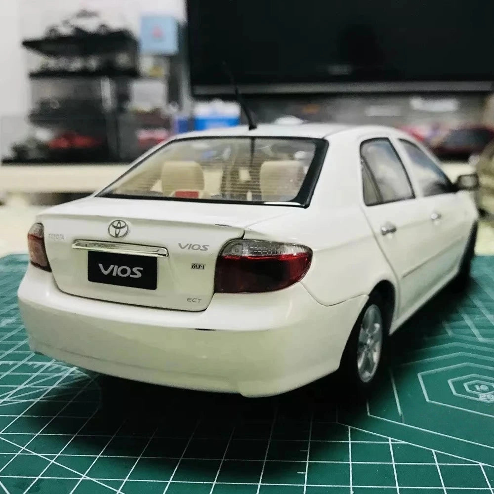 [OEM] 1:18 Toyota 2004 Vios XP40 White Model Car Die-Cast